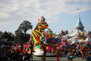 japon-tokyo-disneyland-parade-de-noel-1