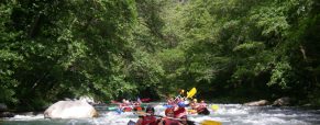 Faire du canoë-rafting dans les vallées du Mercantour pendant les vacances