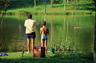 Pêcher le silure lors de ses vacances en France